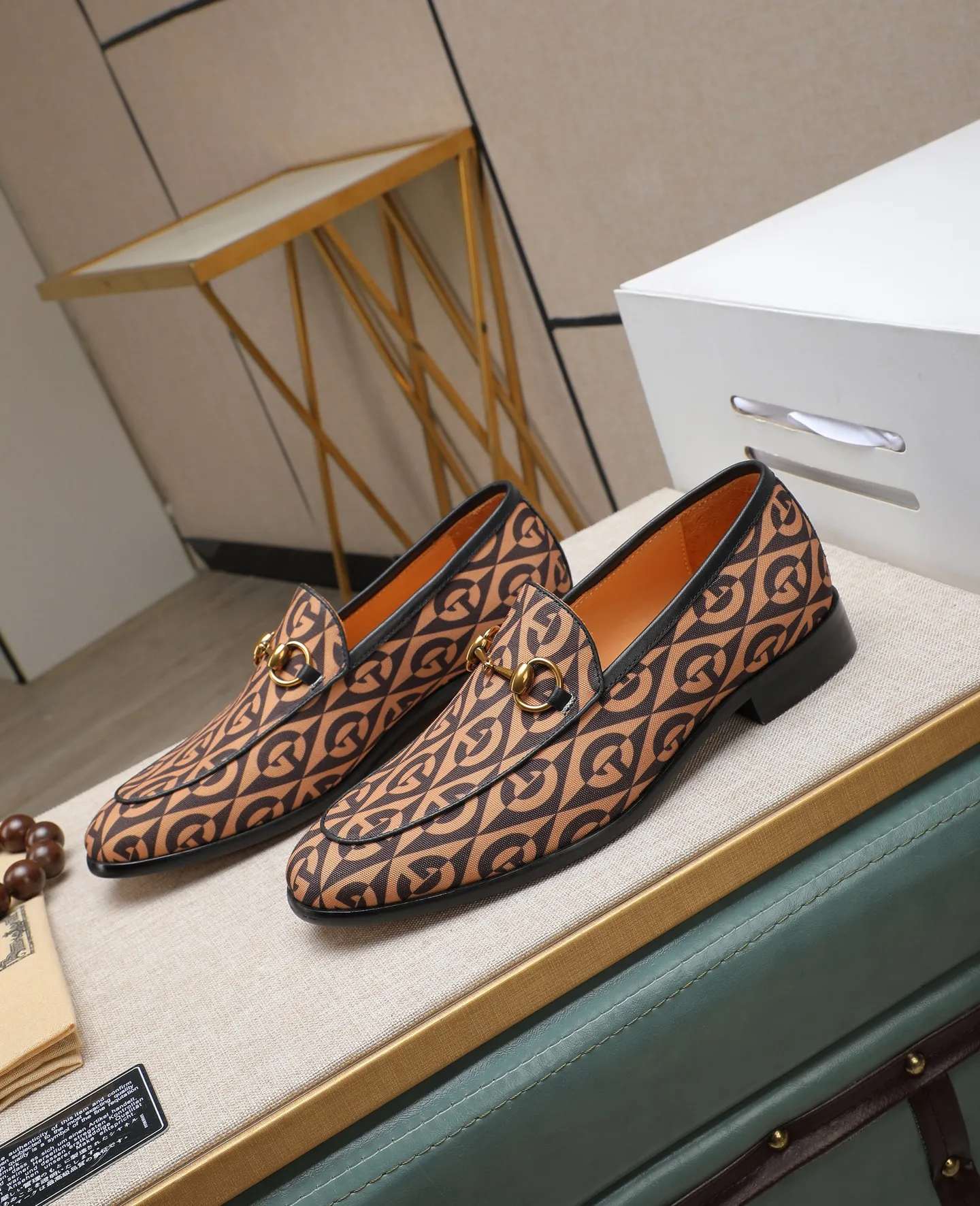 Men's men's shoes 💰540 (high-end, all-cow leather) GUCCI high-end formal leather shoes, original imported fabrics from Italy, cowhide lining, original hardware. I believe you will be struck by it from the first moment you see it. The avant-garde atmosphere can no longer fully interpret its elegance. AAA grade rubber outsole, super comfortable. Original counter last, ensuring its original version and quality. The simple upper ensures its comfort and breathability. A pair of truly good shoes has its own unique soul, famous quality, regular size 38-44 (45 46 customized)